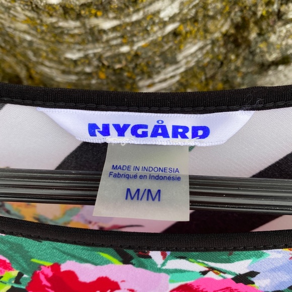 Woman's Top - Picture 4 of 4